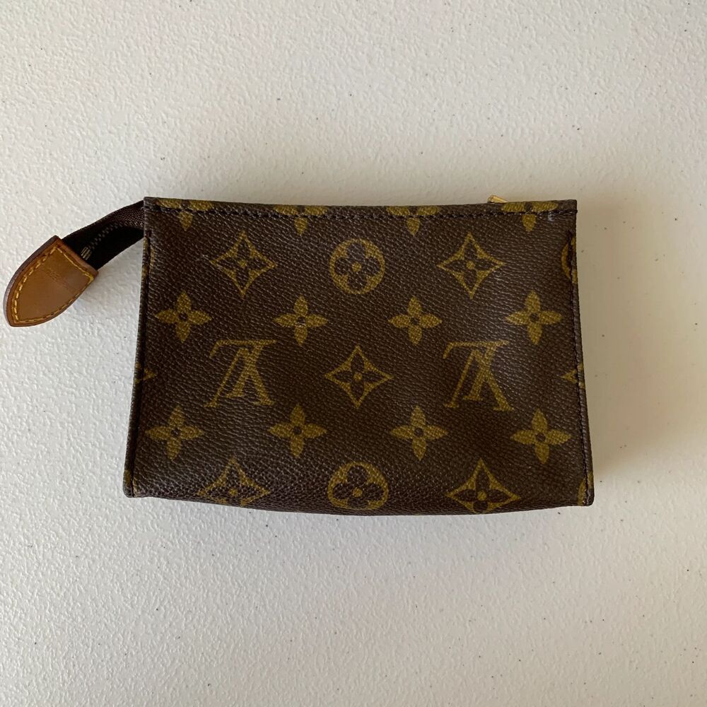 Louis Vuitton monogram toiletry pouch 15 TH0921 authentic with COA - Picture 3 of 7